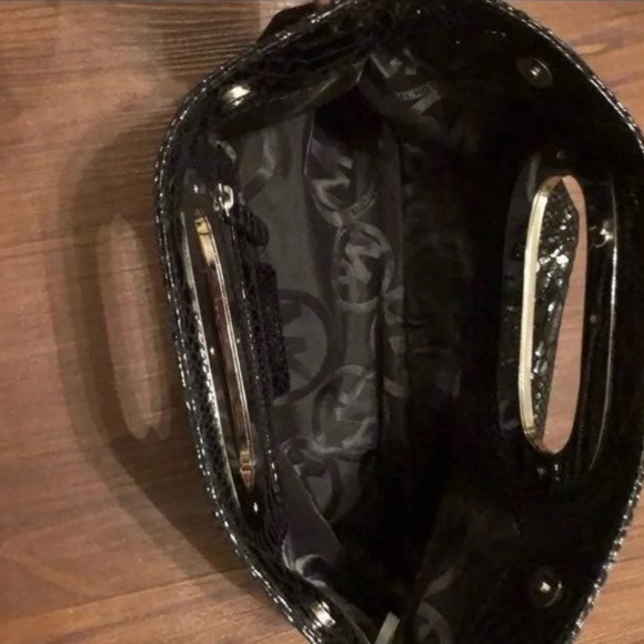 Michael Kors Berkley Black Python Embossed Leather Clutch New. - Picture 5 of 8